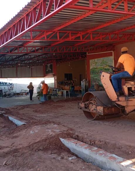 Vereadora L&uacute;cia da A.A.V.C investe recursos pr&oacute;prios em melhoria da sede com apoio da Prefeitura 
