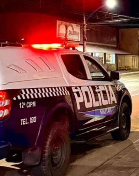 Dois homens s&atilde;o presos pela PM ao tentar arrancar fios de padr&atilde;o de energia em Camapu&atilde;
