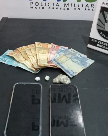 Pol&iacute;cia Militar prende dupla por tr&aacute;fico de drogas em Rio Verde de MT
