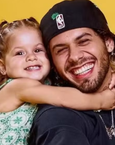 Z&eacute; Felipe se diverte com detalhe curioso herdado por Maria Flor

