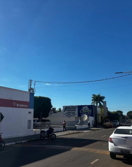 Ter&ccedil;a-feira ser&aacute; de sol forte e calor em Coxim