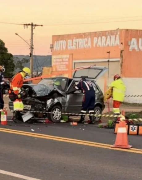 Idoso fica ferido ap&oacute;s colis&atilde;o entre carro e carreta na BR-163 em Rio Verde