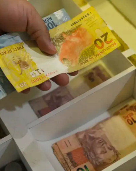 Caixa paga Bolsa Fam&iacute;lia a benefici&aacute;rios com NIS final 8 nesta sexta-feira
