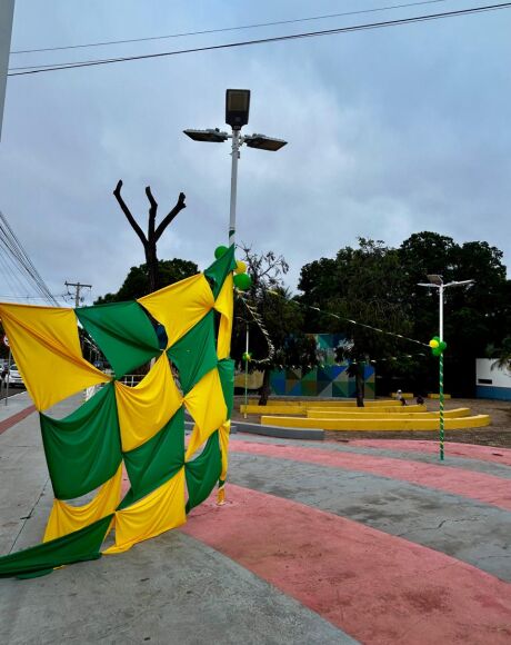 Pra&ccedil;a Zacarias Mour&atilde;o veste as cores do Brasil 