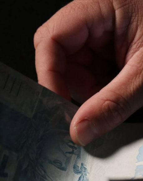 Trabalhadores nascidos em setembro e outubro recebem nesta quarta-feira o abono salarial de 2026

