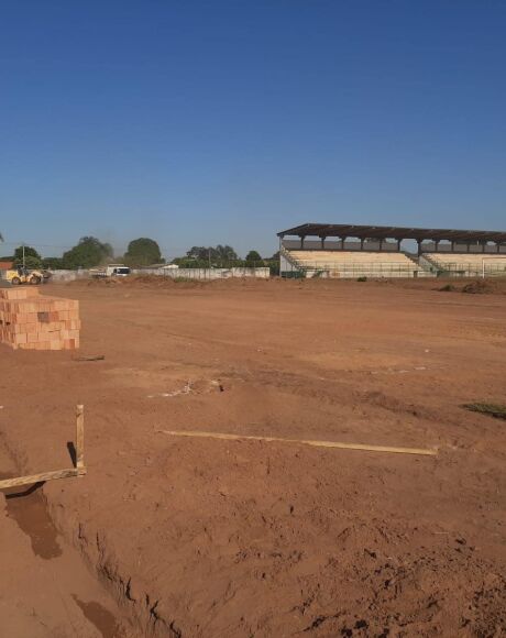 Prefeitura inicia construção da base para receber arena esportiva do Governo do Estado