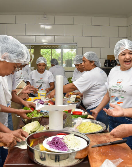 Profissionais de cozinha disputam a final do SuperChef Merendeira, cidade da região Norte está na di