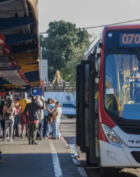 Enem 2024: inscritos no vestibular podem solicitar passagem gratuita de ônibus para os dias da prova