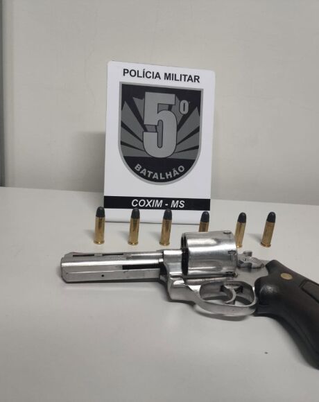 Denúncia leva Polícia Militar a prender homem com arma de fogo em Coxim