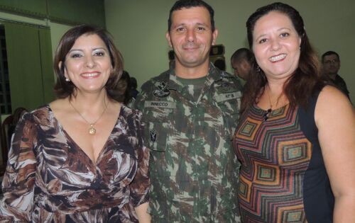 Eu e o simp&aacute;tico casal Inecco e Jacira