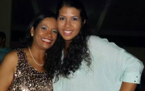 *** Neiva Dresh (Joalheria Ca&ccedil;ula) e sua filha Estella. Neiva est&aacute; hoje apagando mais uma velinha. Parab&eacute;ns!