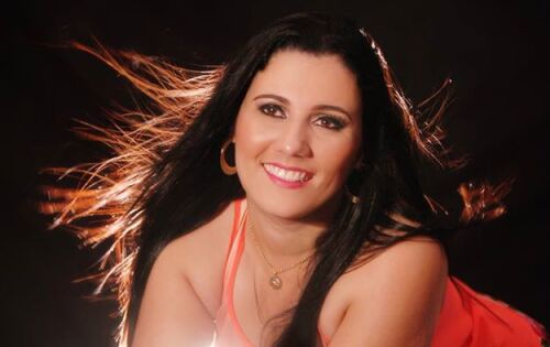 *** Amanh&atilde; tamb&eacute;m &eacute; dia especial para Renata Goes que completa mais uma primavera. Desejamos sucesso e muitas felicidades.
