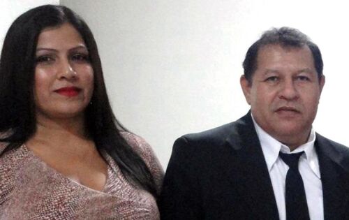 Parab&eacute;ns ***Desejamos sa&uacute;de e felicidades para Debora Regina pela passagem do seu anivers&aacute;rio ontem. Sempre simp&aacute;tica e elegante, Debora comemorou o grande dia ao lado do marido, Jo&atilde;o Lopes e de seus familiares.