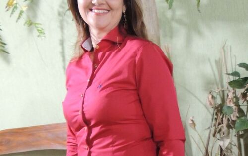 ***Nosso Feliz anivers&aacute;rio de hoje vai para Ana L&uacute;cia Perez, uma artista nata que tanto alegra nossas casa com pe&ccedil;as criativas e delicadas, cujo obra prima vem das m&atilde;os de Deus, assim como o dom que Ele te deu.Parab&eacute;ns!!