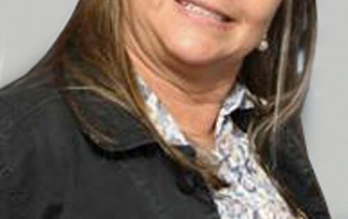  *** Leusbeth de Carvalho aniversariando hoje. Sa&uacute;de, paz e muito sucesso durante sua caminhada, &eacute; o nosso desejo. Felicidades!!