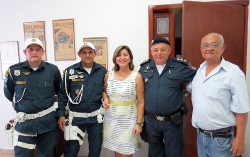 *** Recebemos ontem a visita dos militares Valdir e Ribas acompanhados pelo comandante da Pol&iacute;cia Militar de Coxim, ten. cel. Ad&atilde;o Rosa. Aproveitamos a oportunidade para falar do tr&acirc;nsito dif&iacute;cil que muitas vezes acontece na Filinto Muller causada pelos c