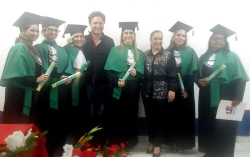***Parab&eacute;ns a todas as alunas do curso de Est&eacute;tica e Imagem pessoal da Unopar que colaram grau na noite do &uacute;ltimo s&aacute;bado. Sucesso com a nova profiss&atilde;o!