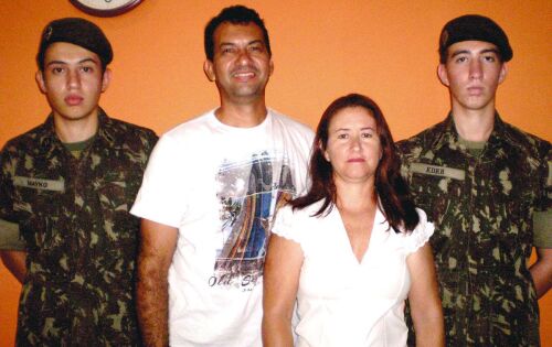 ***O casal Eder e Sandra (Sonoriza) parabeniza os filhos Eder Jr. e Mayko Douglas por mais um ano de vida celebrado dia 04 e 05. Sa&uacute;de, paz e sucesso &agrave; dupla de orgulho da fam&iacute;lia. 