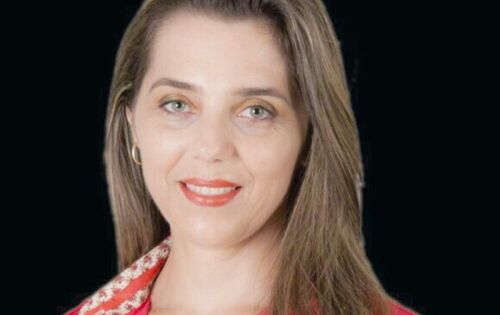 ***Daniele Santos, empres&aacute;ria do setor da comunica&ccedil;&atilde;o na regi&atilde;o de Aquidauana e candidata a deputata federal estar&aacute; fazendo amanh&atilde; uma visitinha r&aacute;pida para expor suas propostas para os amigos coxinenses.Daniele visita tamb&eacute;m amigos em Jaraguari.