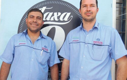 ***Na foto o representante Fernando e o gerente Alexandre da empresa Sperta Cons&oacute;rcio Nacional que est&atilde;o em nossa cidade para apresentar a linha de produtos n&aacute;uticos em geral. A Sperta est&aacute; instalada em uma tenda na Av. Presidente Vargas, 380 ao lado da 