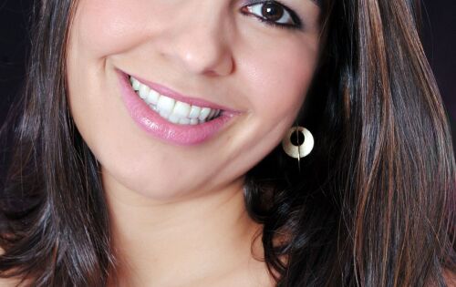*** A empres&aacute;ria Fabiana Berro (Triana Modas) come&ccedil;a a semana soprando velinhas, pois na segunda-feira (03) completa mais um ano de vida. Felicidades!!