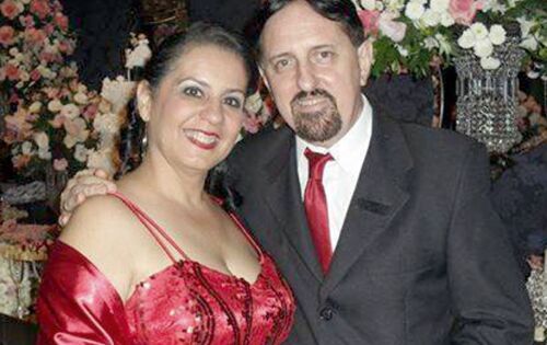*** Nossos parab&eacute;ns para o m&eacute;dico Paulo Rossatto que ontem celebrou mais uma vez a vida. Ao lado da eterna namorada N&iacute;via Mara( Pres. do Lions Clube de Coxim). Nosso carinho especial a esse casal, pela forma linda que conduzem a vida diariamente!! 
