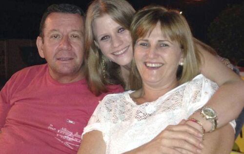 ***Parab&eacute;ns para Inez Martini pelo anivers&aacute;rio comemorado ontem. Na foto ao lado da filha, Bibiana e do esposo Ney Martini. Felicidades!!!