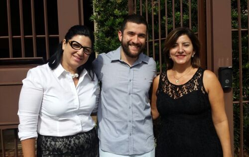 *** Dani Dorsa, Rafaat Jorge Toumani e esta colunista, uma parceria que promete em 2015. Ele que &eacute; um empres&aacute;rio de S&atilde;o Paulo, quer ampliar suas atividades e come&ccedil;ar a atuar de forma arrojada no Mato Grosso do Sul. O jornal Di&aacute;rio do Estado j&aacute; est&aacute; em se