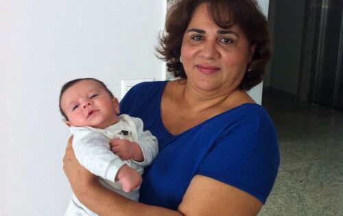 *** Parab&eacute;ns &agrave; Dra. Eliana Silva de Mendon&ccedil;a (CEMED) que comemora hoje seu anivers&aacute;rio. Na foto ao lado do seu netinho Ant&ocirc;nio. Nossos parab&eacute;ns e votos de muita sa&uacute;de e paz!!! 