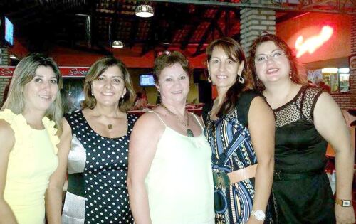 *** Este colunista deseja muitas felicidades &agrave; amiga Rosa Lucia Vieira, que apagou velinhas ter&ccedil;a-feira (16), na foto ladeada das amigas Geisse Garcia, El&ocirc; Dantas, Aurea Marcato e C&aacute;tia Softov. Parab&eacute;ns, sa&uacute;de e muitas felicidades. Na ocasi&atilde;o comemoramos 