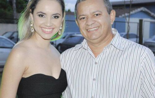 *** Felicidades a Marilia Samela que ontem comemorou mais um anivers&aacute;rio. Na foto ao la do pai, o prefeito de Pedro Gomes Francisco Vanderley Mota. Parab&eacute;ns!!!
