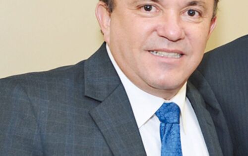  *** Parab&eacute;ns para o deputado federal Vander Loubet que completou ontem mais um ano de vida. Parab&eacute;ns!