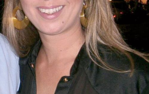 ***A empres&aacute;ria Geisse Garcia (Carmen Steffens) convida a todos os clientes para um coquetel especial que ser&aacute; realizado hoje na loja. O evento visa apresentar a nova cole&ccedil;&atilde;o outono/ inverno. O encontro ter&aacute; in&iacute;cio &agrave;s 15hs e t&eacute;rmino previsto para &agrave;s 20hs