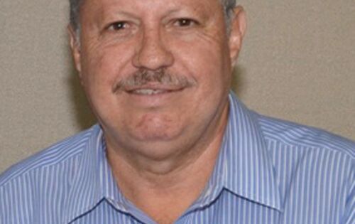 ***Nossos parab&eacute;ns vai hoje para Cleiton J. Valeis (Usina Sonora). Ele &eacute; pai do prefeito da cidade, Yuri Valeis, e completa hoje mais um ano de vida. Muito sucesso e paz!!