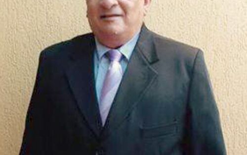 *** O competente assessor parlamentar Ant&ocirc;nio Carlos comemorou ontem seu anivers&aacute;rio. Desejamos muita sa&uacute;de, paz e sucesso. &ldquo;Happy Birthday&rdquo;