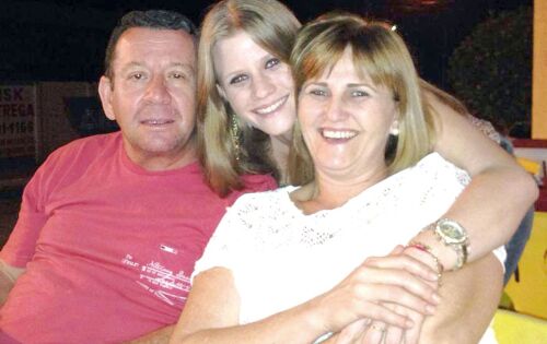 *** Ney Martini (Martini Im&oacute;veis), celebra a vida amanh&atilde; quando comemora seu anivers&aacute;rio. Grande parte da sua felicidade s&atilde;o a companhia das suas princesas: a filha Bibiana e a esposa Inez. 