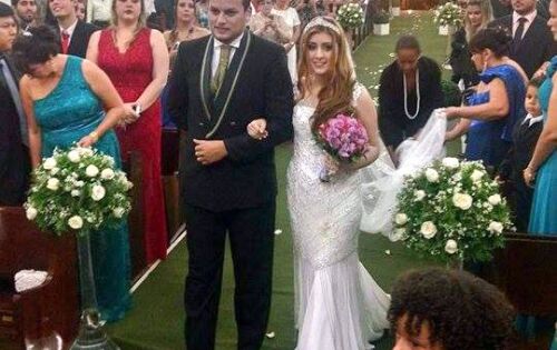 ***Na noite do s&aacute;bado(7) a Catedral Matriz S&atilde;o Jos&eacute; em Coxim, abriu suas portas para acolher e celebrar o matrimonial de Ana Fl&aacute;via e Leonardo Abrahan na presen&ccedil;a de Deus, juntamente com seus padrinhos, familiares e convidados sob o olhar radiante e ca