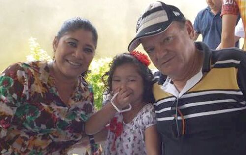 ***Agripina Souza, sua netinha e Jos&eacute; Carlos Santana (Prefeitura de Coxim). Ele que no feriad&atilde;o de ter&ccedil;a-feira estar&aacute; em festa comemorando mais um ano de vida. Nosso carinho especial!! 