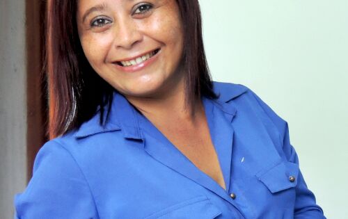 *** Din&acirc;mica e estimada, Luciene Gama, gerente comercial do Di&aacute;rio do Estado, recebe nosso carinho especial pelo anivers&aacute;rio hoje. Parab&eacute;ns pela data e pelo profissionalismo, voc&ecirc; &eacute; uma pessoa admir&aacute;vel. FELICIDADES!!!