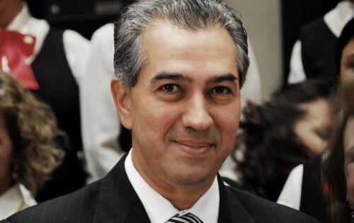 **** Muitas felicidades ao nosso governador, Reinaldo Azambuja que comemorou nesta quarta (13) o seu anivers&aacute;rio. Hoje ele estar&aacute; em Aquidauana para mais a&ccedil;&otilde;es que privilegiam o interior do Estado.