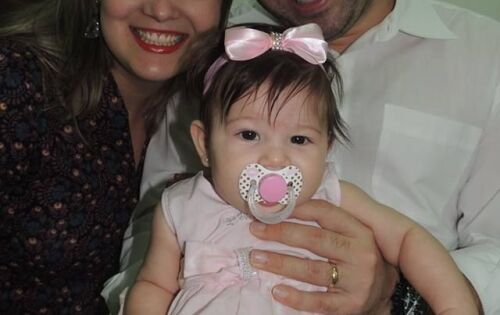 *** Felicidades ao Dr. Emerson Godoi que comemora (COP) hoje seu anivers&aacute;rio. Na foto ao lado da esposa, Jessica e da filha Sophie. Parab&eacute;ns!!!
