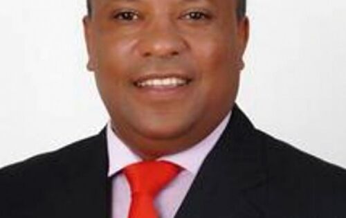 ***Parab&eacute;ns ao vereador coxinense, Celsinho da Per&iacute;cia que comemora hoje seu anivers&aacute;rio. Este colunista deseja que a felicidade seja constante em sua vida e o sucesso uma certeza! Parab&eacute;ns.