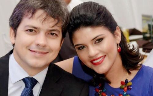 ***Prefeito Alu&iacute;zio S&atilde;o Jos&eacute; ao lado de sua eterna namorada Alessandra Prado. Ela comemora amanh&atilde; seu niver, portanto nossos parab&eacute;ns &agrave; primeira-dama.