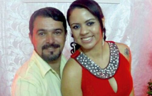 ***Na pr&oacute;xima segunda-feira, o casal de empres&aacute;rios, Evandro Lobo e Vanessa Pais (Imp&eacute;rius Marmoraria), completam 10 anos de casados. Comemorando Bodas de Estanho, desejamos muitas felicidades ao casal.