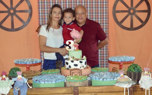 Parab&eacute;ns para o pequeno Davi que comemorou seu anivers&aacute;rio no &uacute;ltimo fim de semana ao lado dos seus pais, a professora Cida e o coronel Ad&atilde;o Rosa.