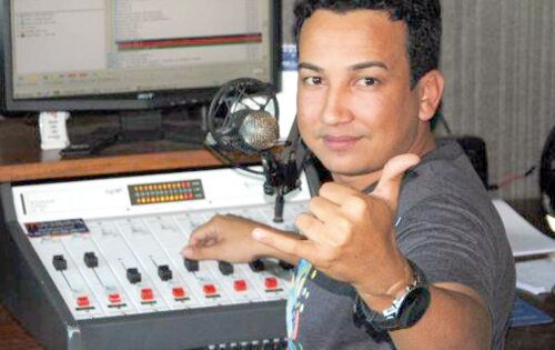 ***Nossos parab&eacute;ns de hoje vai para o comunicador Marquinhos Vaz do programa Terer&eacute; na Band, que hoje &eacute; aben&ccedil;oado com mais um ano de vida. Felicidades e muito sucesso!!!