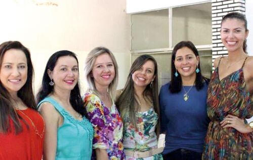 ***A fam&iacute;lia militar &ldquo;ala feminina&rdquo; esteve em festa neste fim de semana com o 1&deg; ch&aacute; das esposas ocorrido na &aacute;rea de lazer. Foi um lindo encontro que contou com brindes, presentes para aniversariantes do semestre e ainda a doa&ccedil;&atilde;o de alimentos para Casa La