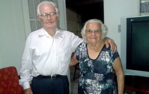 *** O casal Jos&eacute; Pedro de Ara&uacute;jo e Rita Alves de Ara&uacute;jo comemora neste s&aacute;bado &ldquo;Bodas de Diamantes&rdquo;, ou seja, 60 anos de casamento com missa e almo&ccedil;o para amigos e familiares. Parab&eacute;ns!! 