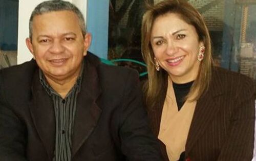 ***Prefeito de Pedro Gomes, Francisco Vanderley Mota e e a primeira dama, Maura Mota. Ela que comemora hoje mais um anivers&aacute;rio. Feliciddes!!