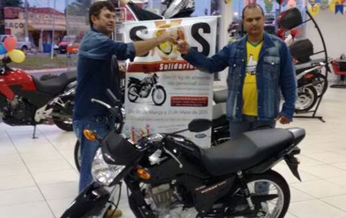 ***Siumar Marques Batista foi o ganhador da moto Honda Fan 125 ks no sorteio SOS solidariedade, realizado pelo Grupo Mastter (Mastter moto, Caxambu, Auto Posto Cristo Rei III e Construmastter).